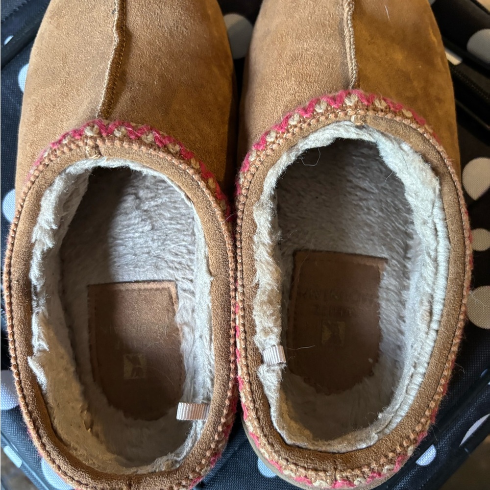 Cozy Brown women’s Shoes with Pink Trim